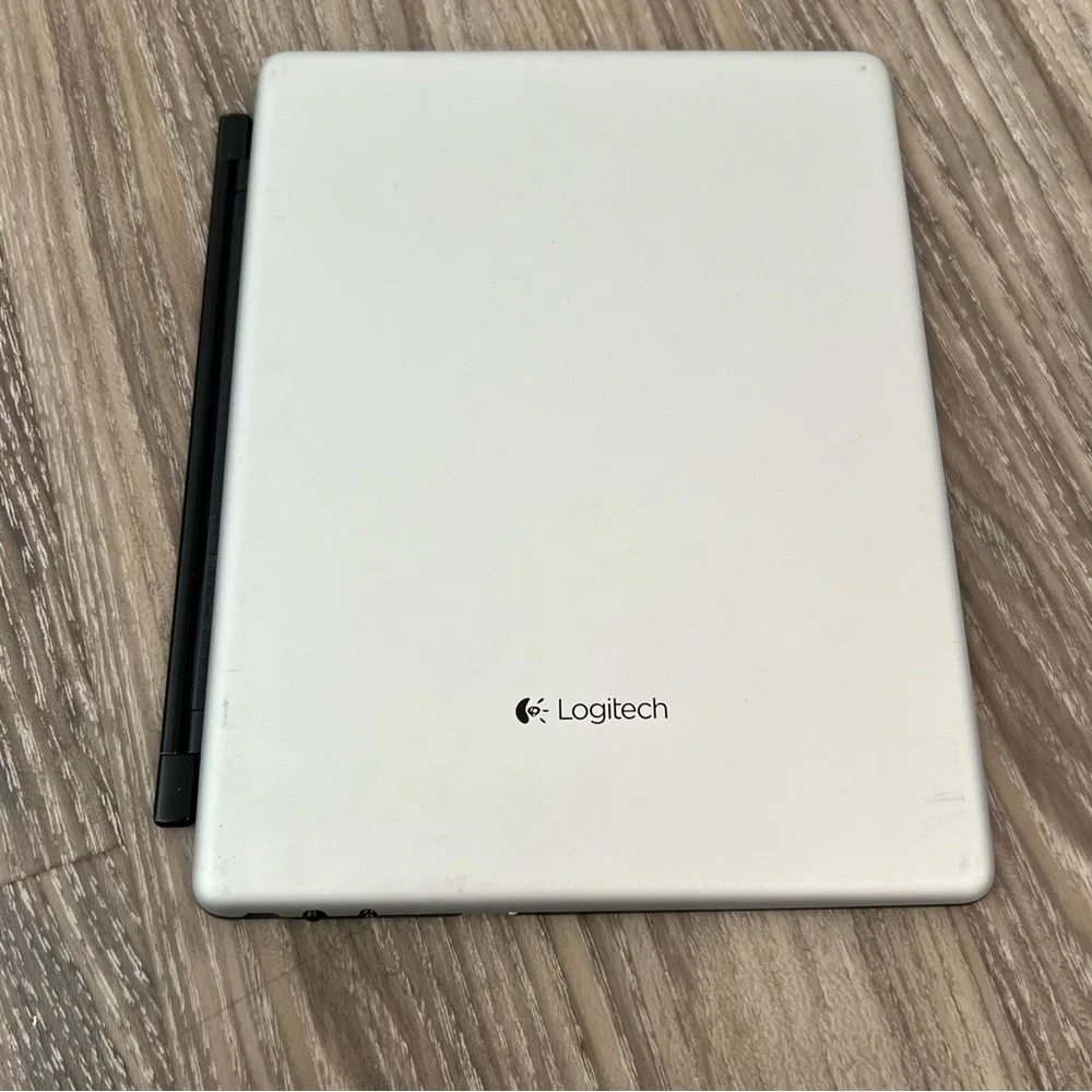 Logitech IPad Keyboard 3rd and 4th generation